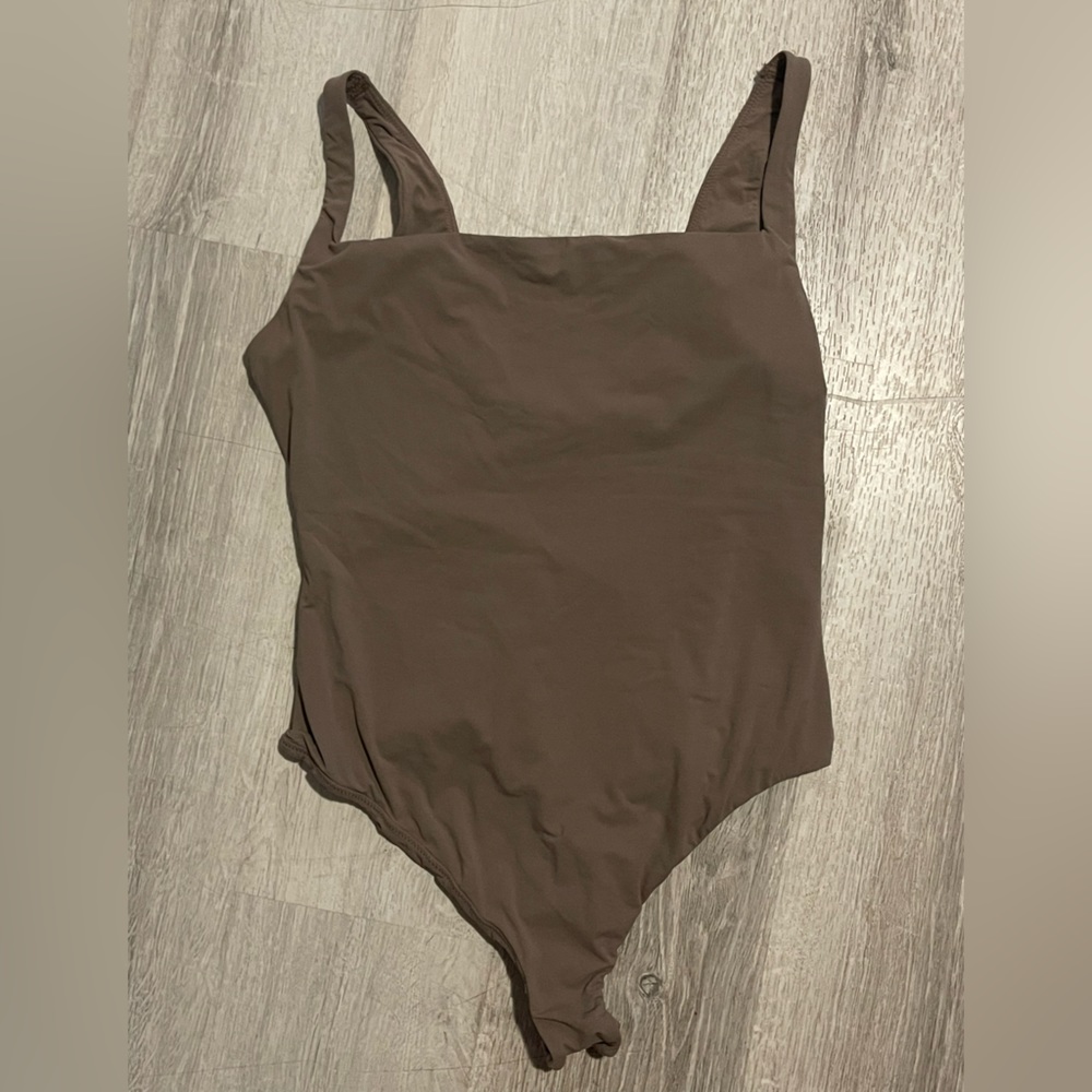 SKIMS fits everybody square neck bodysuit (large)